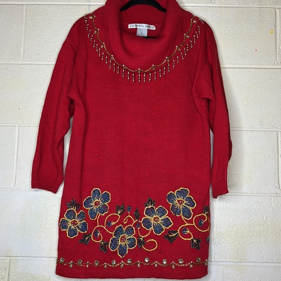 Nice in good condition red sweater by Victoria Jones. Size M detailed sequined. - Picture 2 of 9